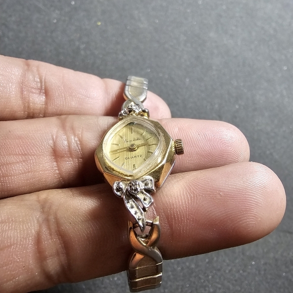 Vintage Pierre Vallee Cockatil Watch Gold Tone Not Working For Parts Or Repair s - Picture 6 of 8